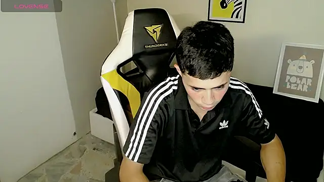 Snapshot of bby_santi chatting on 10/09/25, 01:09 bby santi online show from 10/09/25, 01:09