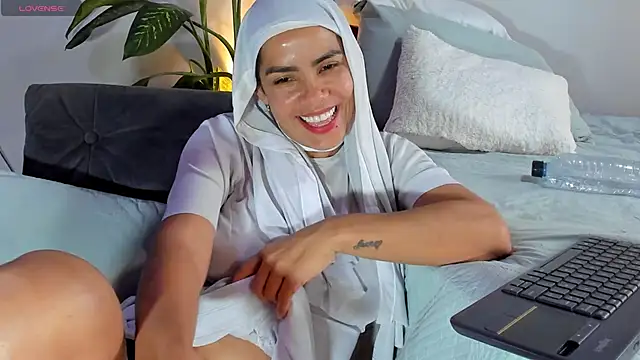 ClaraMariaMon online show from 01/31/25, 08:54