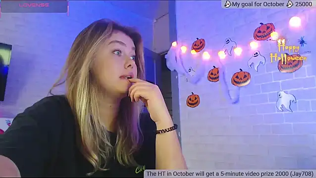 SuchCute online show from 10/28/25, 02:15