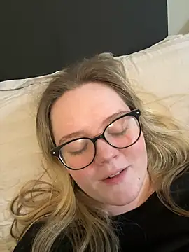 honeyyy24 online show from 03/16/25, 06:34