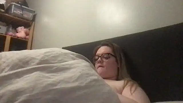 honeyyy24 online show from 09/13/25, 09:58