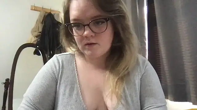 honeyyy24 online show from 09/25/25, 08:40