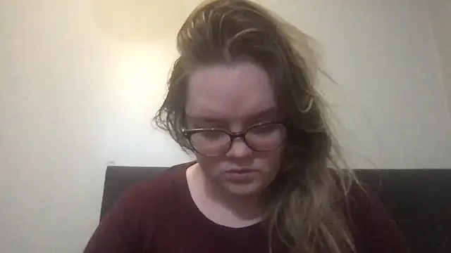 honeyyy24 online show from 10/29/25, 09:27