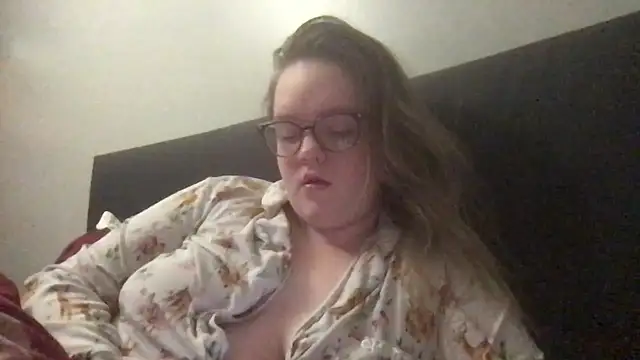 honeyyy24 online show from 12/05/25, 08:05