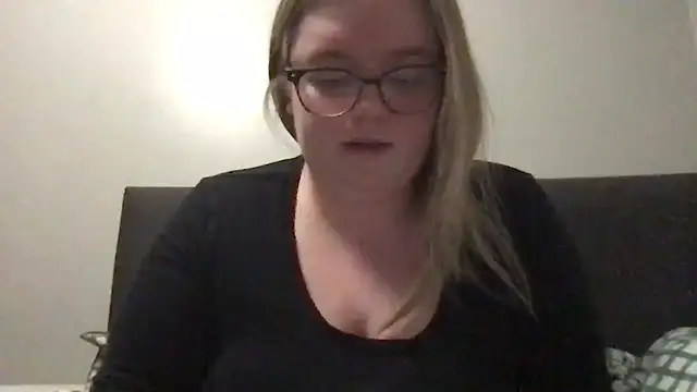 honeyyy24 online show from 02/27/26, 10:54