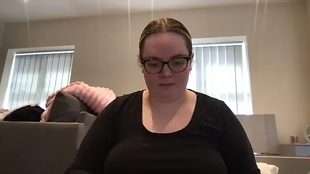honeyyy24 online show from 05/14/26, 12:23