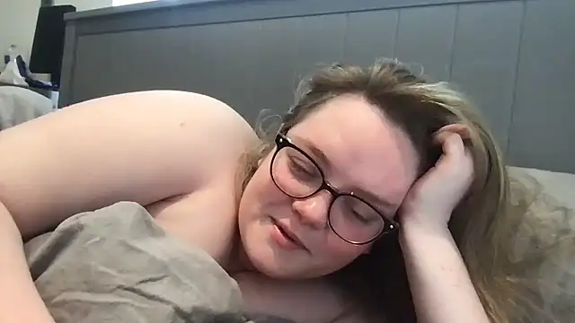 honeyyy24 online show from 06/07/26, 11:47