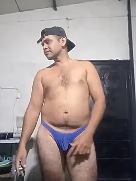 Snapshot of travieso2893 chatting on 06/14/26, 03:52 travieso2893 online show from 06/14/26, 03:52