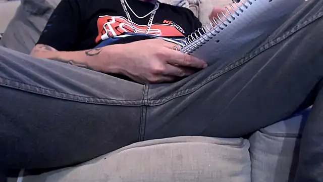 Snapshot of JohnnyKorrupt_ chatting on 09/13/25, 02:39 JohnnyKorrupt online show from 09/13/25, 02:39