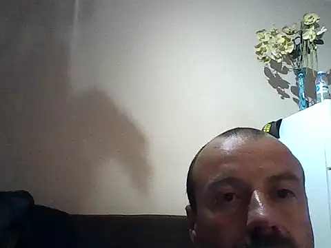 Nikolaiyy online show from 05/08/26, 01:11