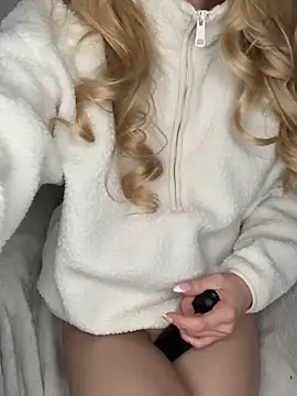 Lolitaxlola online show from 11/17/25, 09:04