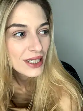 Lolitaxlola online show from 11/17/25, 09:09