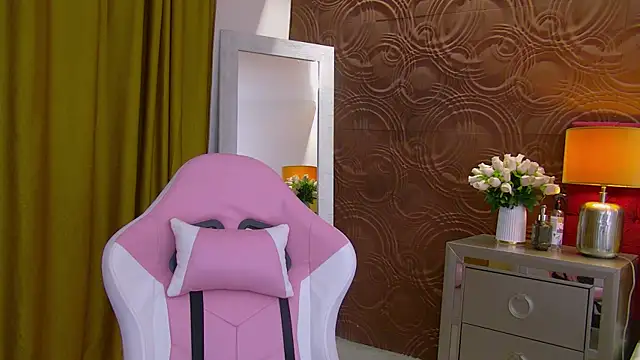 IrisMonn online show from 12/19/24, 11:39