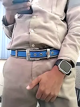 EnriquePersian197 online show from 10/02/25, 07:43