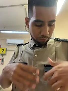 Snapshot of EnriquePersian197 chatting on 05/06/26, 12:10 EnriquePersian197 online show from 05/06/26, 12:10
