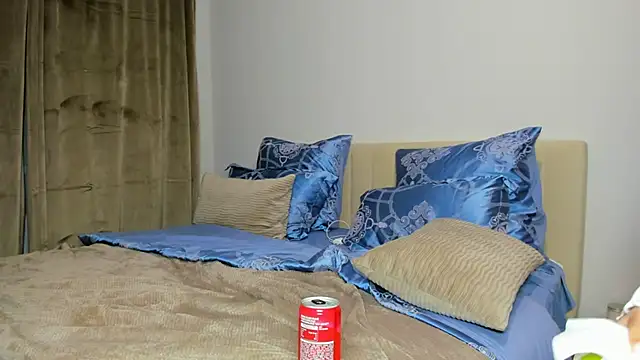 kirraa  online show from 10/26/25, 04:46