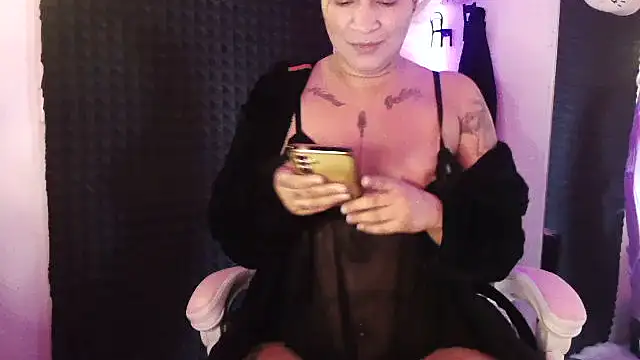 Snapshot of Jaylaloveofficial chatting on 02/08/25, 10:29 Jaylaloveofficial online show from 02/08/25, 10:29