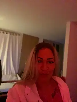 Snapshot of Jaylaloveofficial chatting on 10/04/25, 02:42 Jaylaloveofficial online show from 10/04/25, 02:42