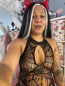 Snapshot of Jaylaloveofficial chatting on 10/31/25, 10:05 Jaylaloveofficial online show from 10/31/25, 10:05