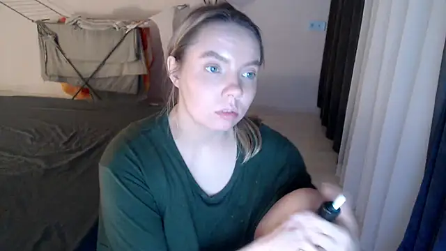 Snapshot of PolinaXXXJones chatting on 02/04/25, 09:31 PolinaXXXJones online show from 02/04/25, 09:31