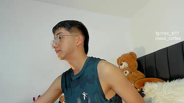 Snapshot of maxx_cortes chatting on 02/06/25, 04:53 maxx cortes online show from 02/06/25, 04:53