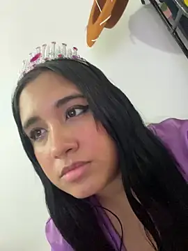 Snapshot of melyescobar chatting on 01/04/25, 12:05 melyescobar online show from 01/04/25, 12:05