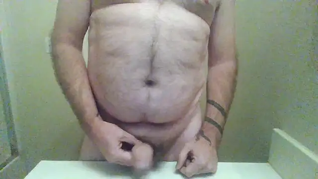 Snapshot of WatchinU82 chatting on 10/17/25, 05:32 WatchinU82 online show from 10/17/25, 05:32