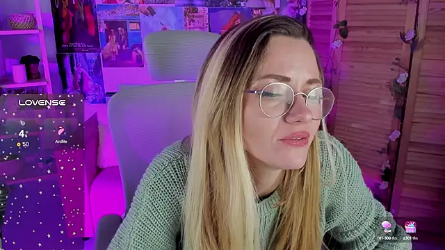 LadyIzabel online show from 12/12/24, 03:05