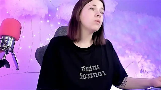 AliceSunday online show from 02/05/25, 02:16