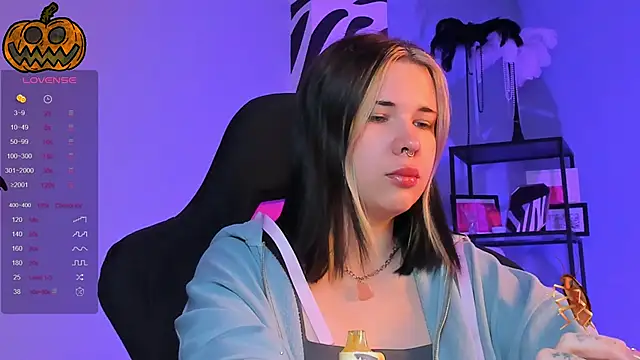 AliceSunday online show from 10/20/25, 02:01