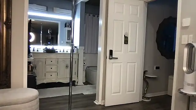 curvyfunlover online show from 10/15/25, 11:27