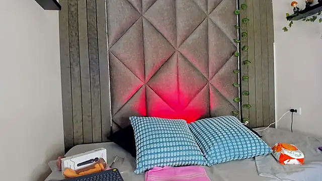 BriaConner  online show from 02/13/26, 03:02