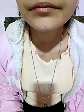Snapshot of Bulbul_02 chatting on 02/15/25, 02:15 Bulbul 02 online show from 02/15/25, 02:15