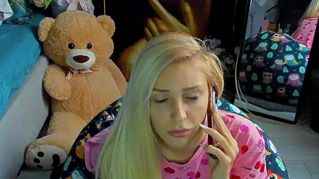 Snapshot of glossy_blondegirl chatting on 11/14/25, 01:54 glossy blondegirl online show from 11/14/25, 01:54