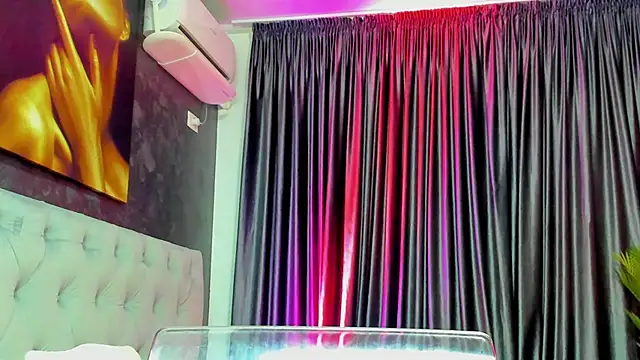 Snapshot of glossy_blondegirl chatting on 11/25/25, 07:19 glossy blondegirl online show from 11/25/25, 07:19