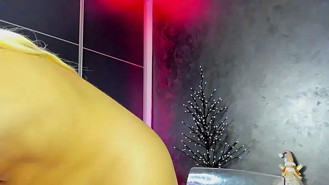 Snapshot of glossy_blondegirl chatting on 12/03/25, 08:07 glossy blondegirl online show from 12/03/25, 08:07