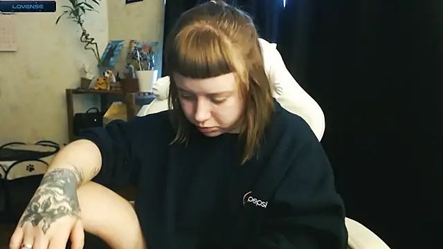 June shy0 online show from 12/12/24, 08:03