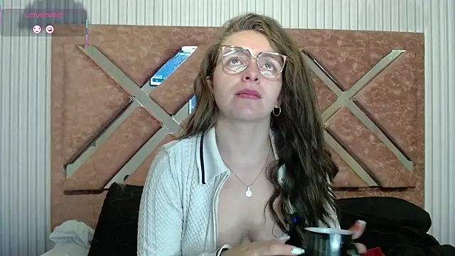 Snapshot of _isaabellaa chatting on 05/18/26, 01:06 isaabellaa online show from 05/18/26, 01:06