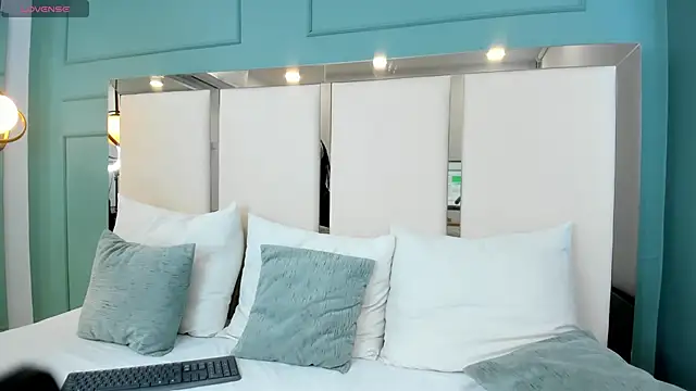 helen kinett online show from 12/22/24, 02:49