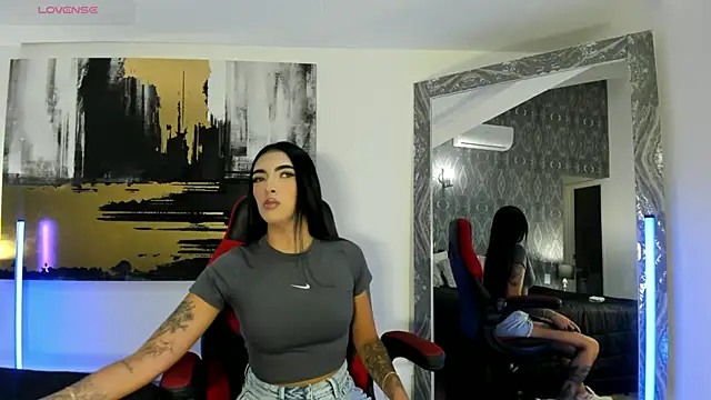 AriRobert  online show from 11/06/25, 03:51