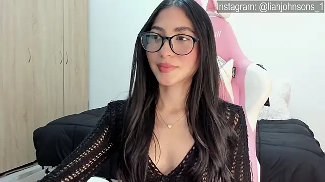 Snapshot of Sweetnaughtygirl_ chatting on 02/06/25, 04:10 Sweetnaughtygirl online show from 02/06/25, 04:10