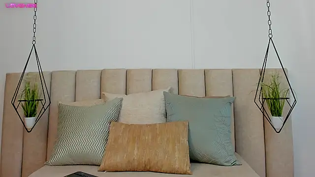 Snapshot of Olivia_Collins1 chatting on 12/29/24, 09:30 Olivia Collins1 online show from 12/29/24, 09:30