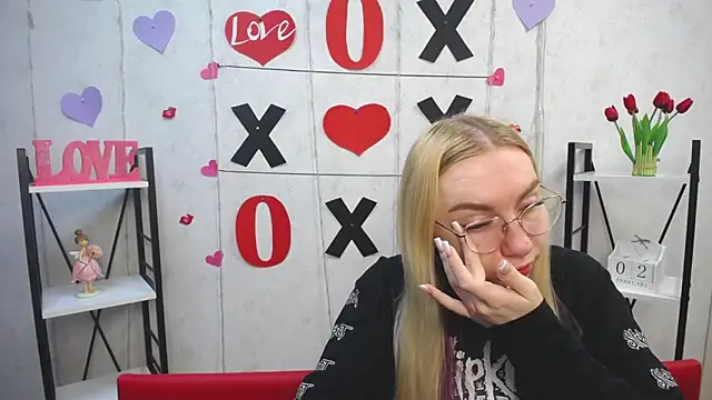 BeatriceFly online show from 02/02/25, 06:15