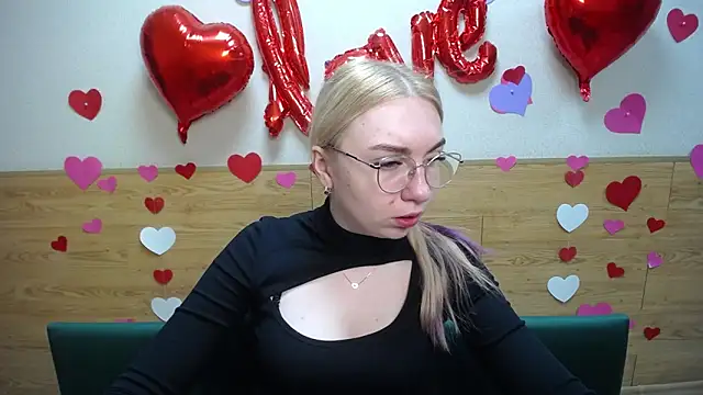 BeatriceFly online show from 03/09/25, 12:09