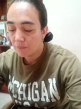 skayhot  online show from 10/25/25, 02:13