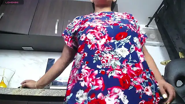 iniyalaboni online show from 09/30/25, 08:14