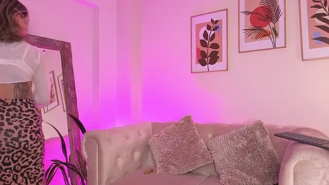 DahianaWalcott online show from 01/31/26, 08:07