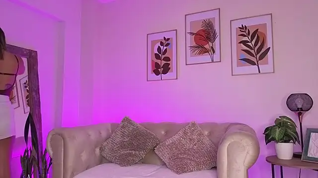 DahianaWalcott online show from 02/25/26, 10:30