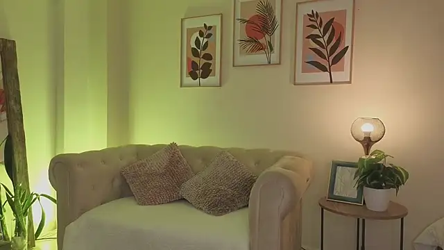 DahianaWalcott online show from 04/06/26, 06:42