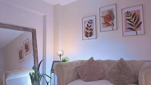 DahianaWalcott online show from 04/13/26, 07:19